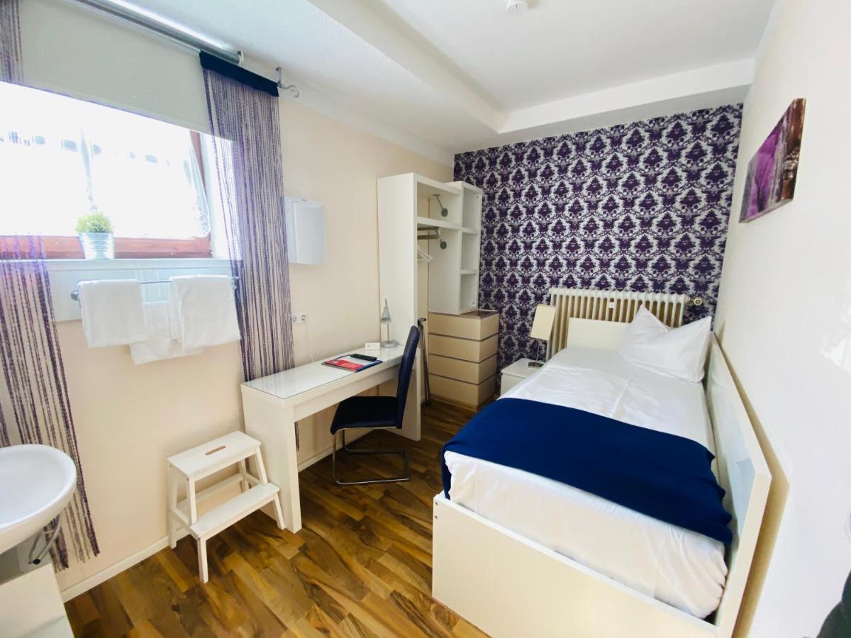 Airport Hotel Hallbergerhof Халбергмос Екстериор снимка